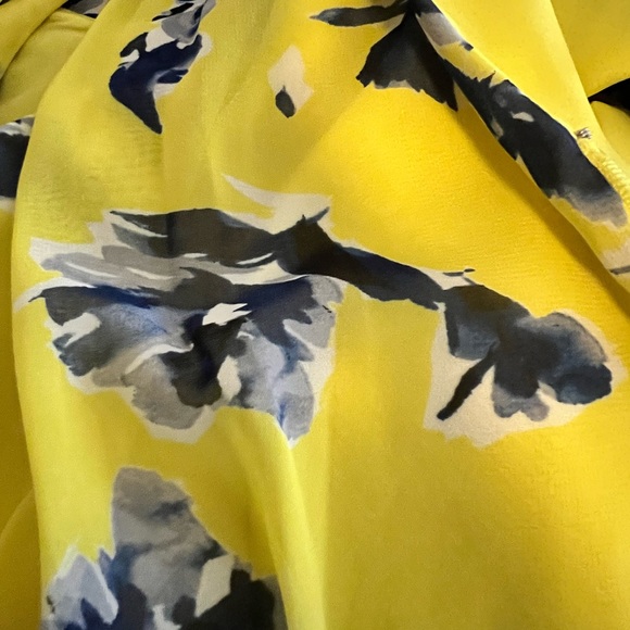 Beautiful long dress with side ruffles - Picture 5 of 5